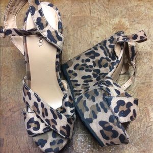 Sz 6.5 cheetah platform sandals